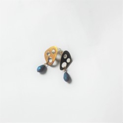 Σκουλαρίκια με τρύπες καρφωτά με μπλε κόκκινη πέτρα, Yayea-3